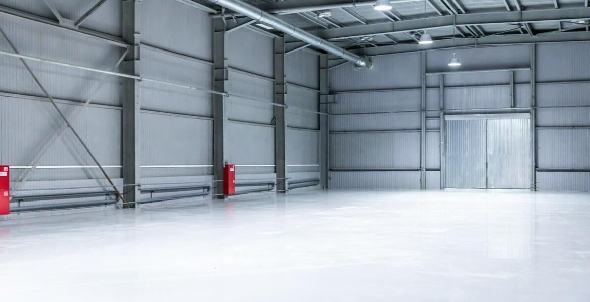 Przegląd najnowszych trendów w projektowaniu posadzek przemysłowych