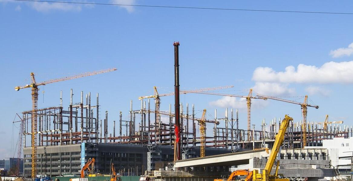 Rola wynajmowanego sprzętu w pracach porządkowych na placu budowy