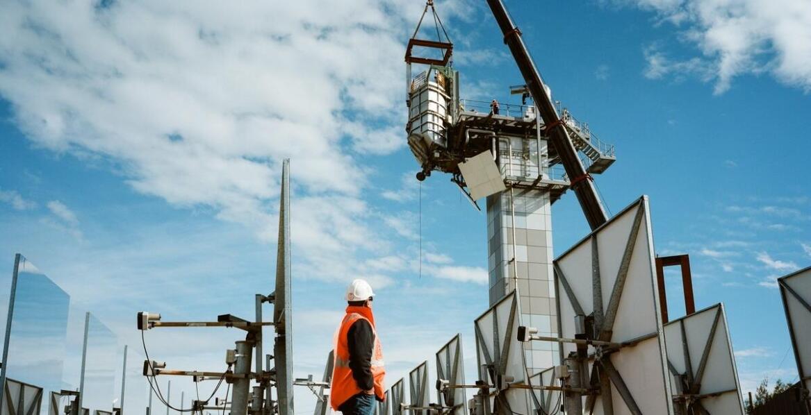 Przegląd technologii i zastosowań obrotnic do fotowoltaiki w różnych sektorach przemysłowych