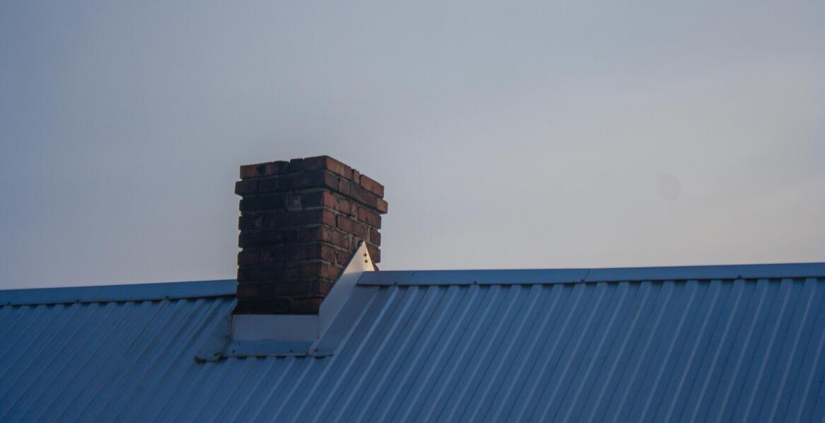 Rola frezowania kominów w przygotowaniu do montażu nasad kominowych