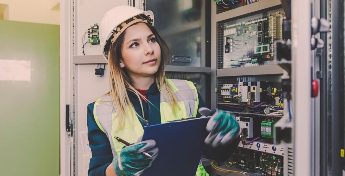 Przeglądy serwisowe elektroniki okrętowej: Czego się spodziewać?