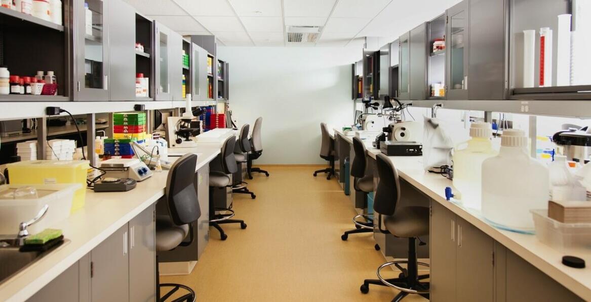 Kluczowe zalety nowoczesnych szafek laboratoryjnych w praktyce