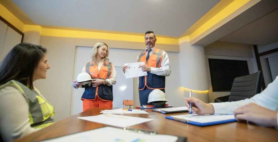 Szkolenia BHP w języku ukraińskim – obowiązki i korzyści dla pracowników