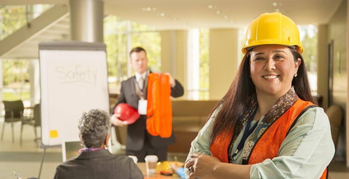 Szkolenia BHP – znaczenie, zasady i wymagania dla pracowników oraz firm