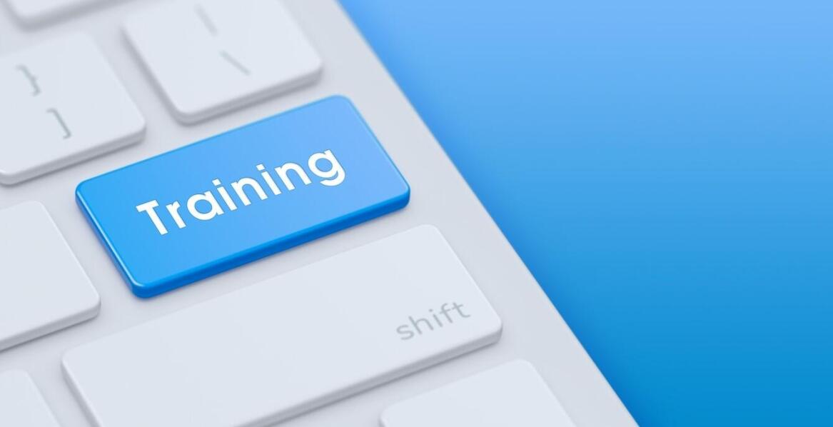 Szkolenie wstępne – kluczowe informacje i etapy pierwszego dnia pracy