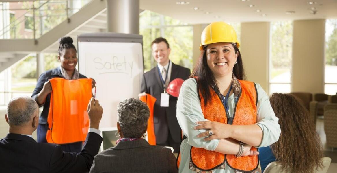 Szkolenia BHP – znaczenie i korzyści dla pracowników oraz firm