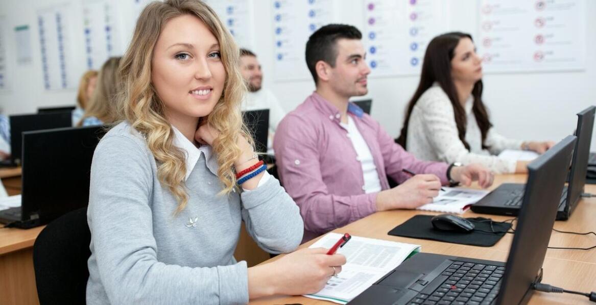 Kursy i szkolenia po ukraińsku – jak wybrać odpowiednią ofertę edukacyjną