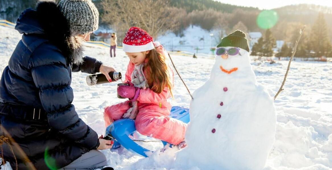 Atrakcje i aktywności na ferie zimowe – jak ciekawie spędzić wolny czas