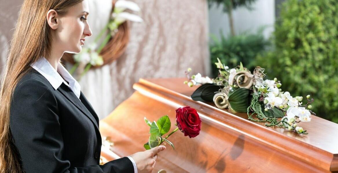 Najważniejsze informacje o usługach pogrzebowych – co obejmuje oferta branży