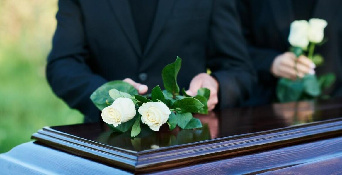 Usługi pogrzebowe – jakie możliwości oferują zakłady w trudnych chwilach