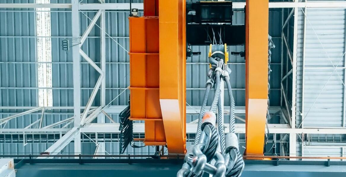 Jakich błędów unikać przy transporcie maszyn?