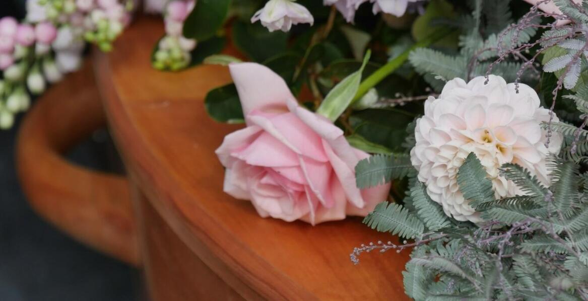 Wybór trumny do międzynarodowego przewozu: co warto uwzględnić?