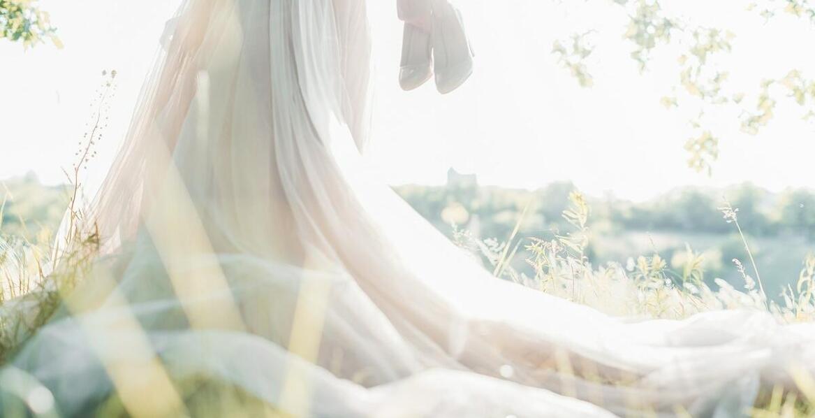 Dlaczego naturalność i autentyczność są kluczowe w sesjach ciążowych?