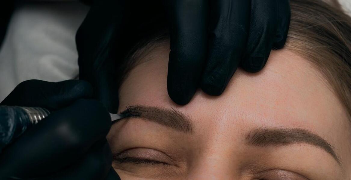 Jak mikropigmentacja skóry głowy wpływa na wygląd i pewność siebie?