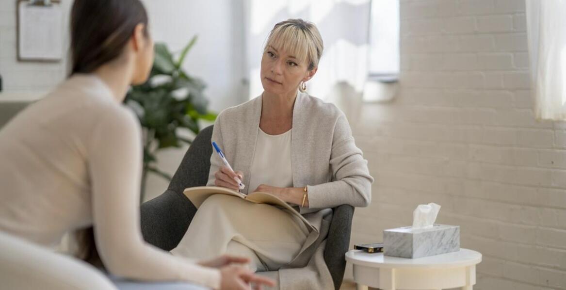 W jaki sposób psychoterapia CBT może pomóc w radzeniu sobie z trudnościami zawodowymi?