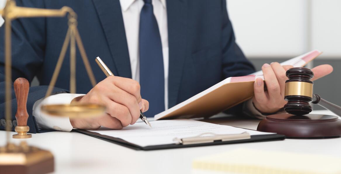 Rola adwokata w analizie i ocenie ofert przetargowych