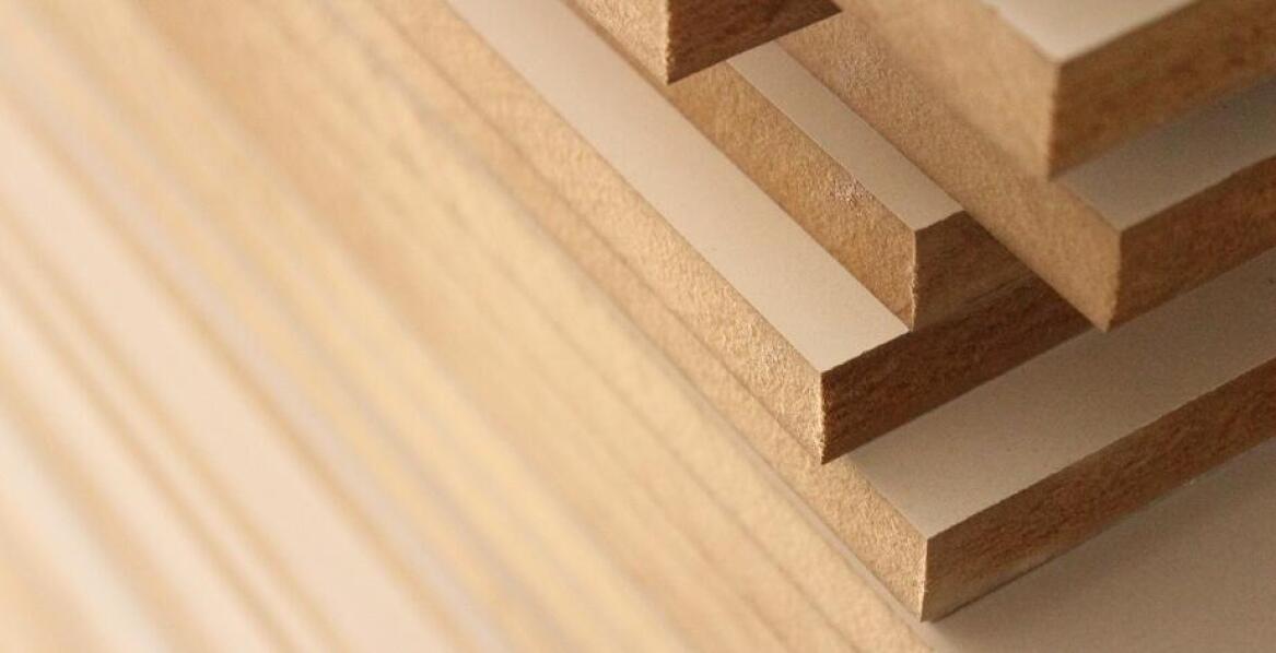 Rola płyt trudnopalnych w bezpiecznych aranżacjach wnętrz