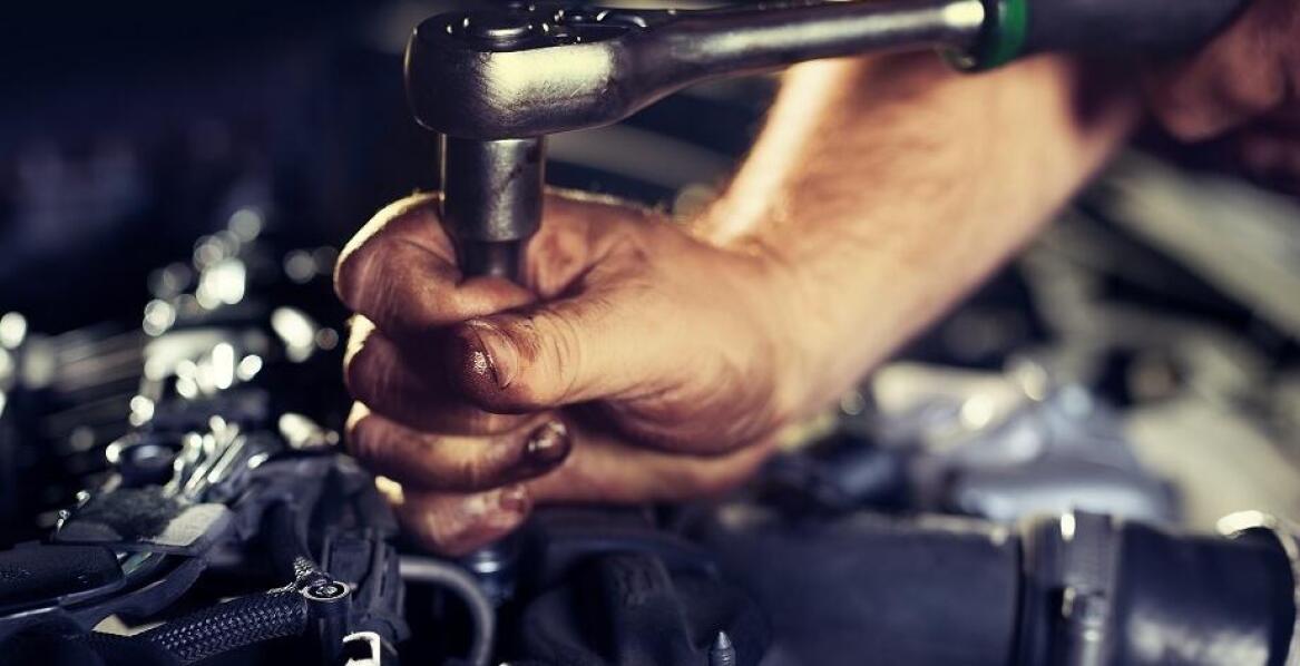 Jak naprawa silników wpływa na wydajność samochodu?