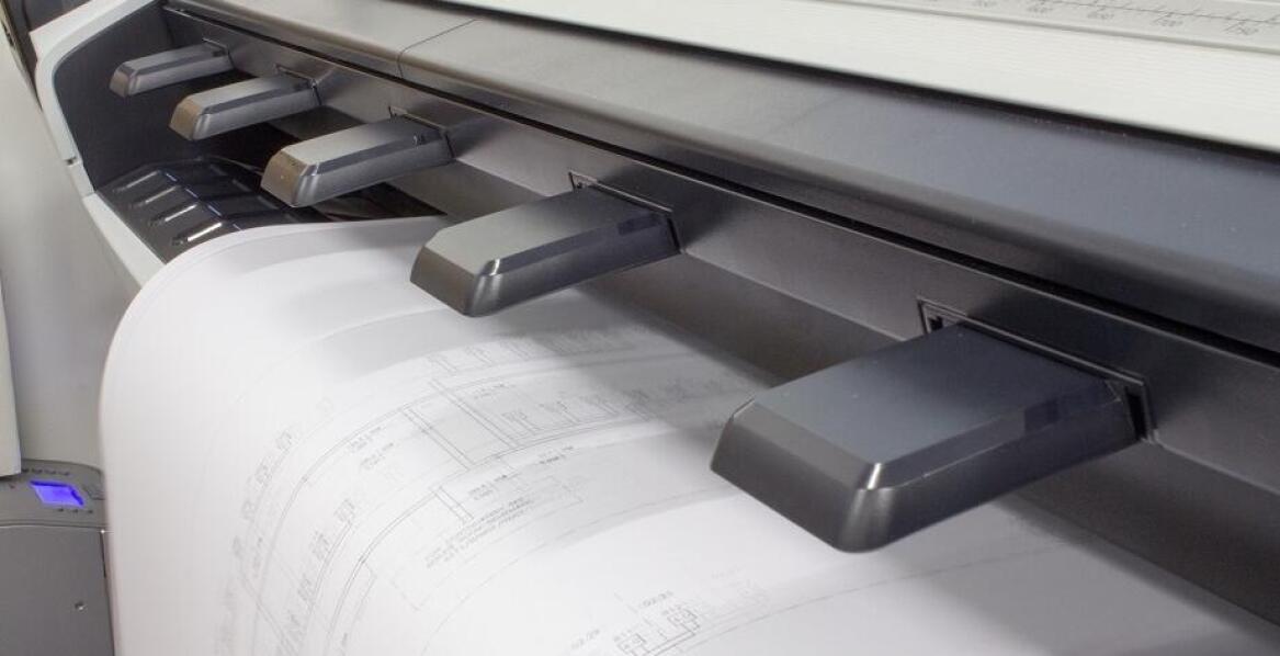 Jakie korzyści niesie ze sobą druk czarno-biały i kolorowy w projektach CAD?