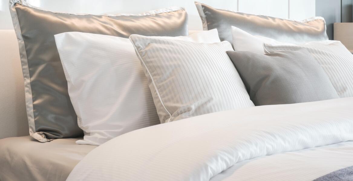 Porównanie: pościel bawełniana a satynowa - co lepiej wybrać?