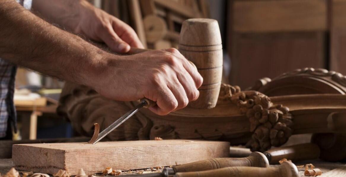 Warum lohnt es sich, in die Renovierung antiker Polstermöbel zu investieren?