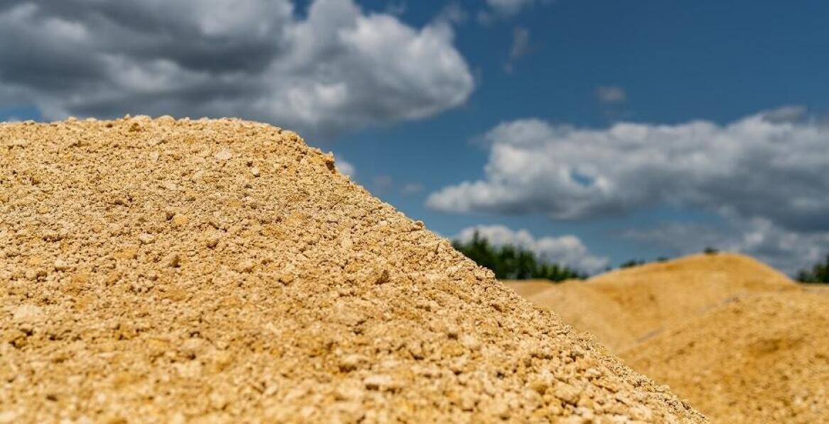 Rola kruszywa w budownictwie mieszkaniowym – jak wpływa na jakość konstrukcji?