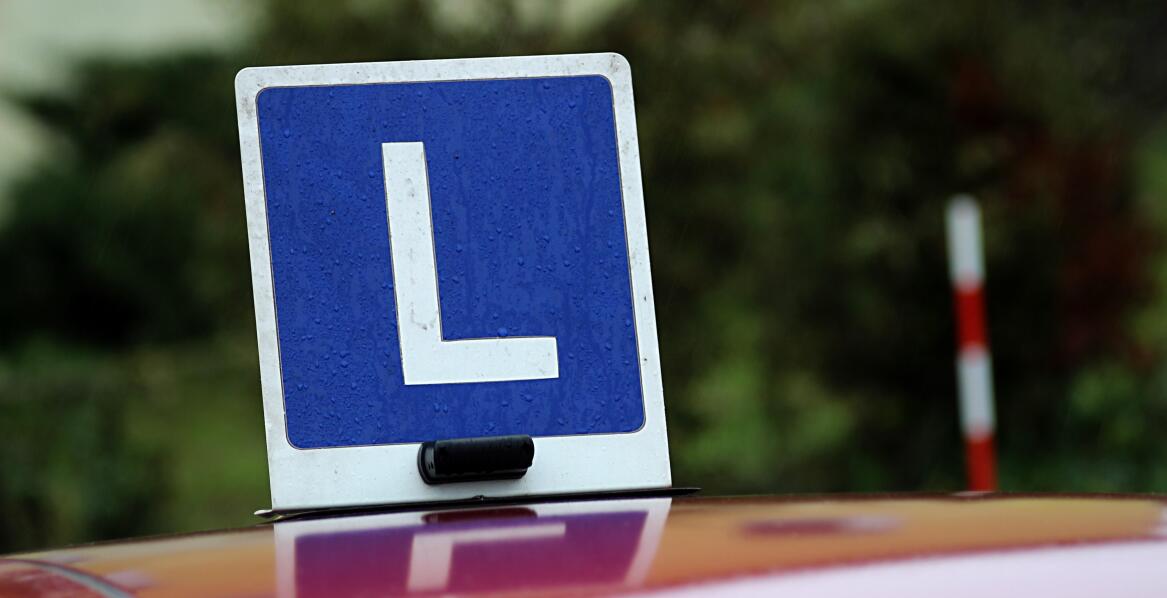 Elastyczny grafik zajęć w szkole nauki jazdy – jak wpływa na efektywność nauki?