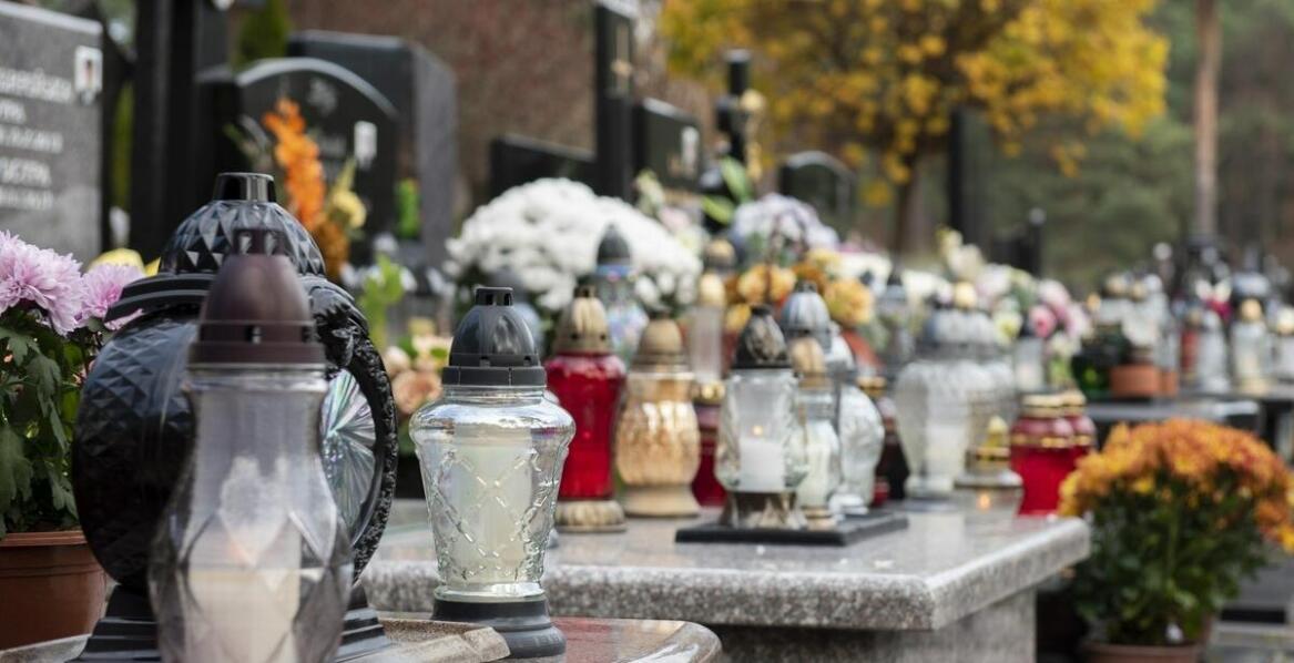 Jak wygląda proces wyboru urny w ofercie zakładu pogrzebowego?