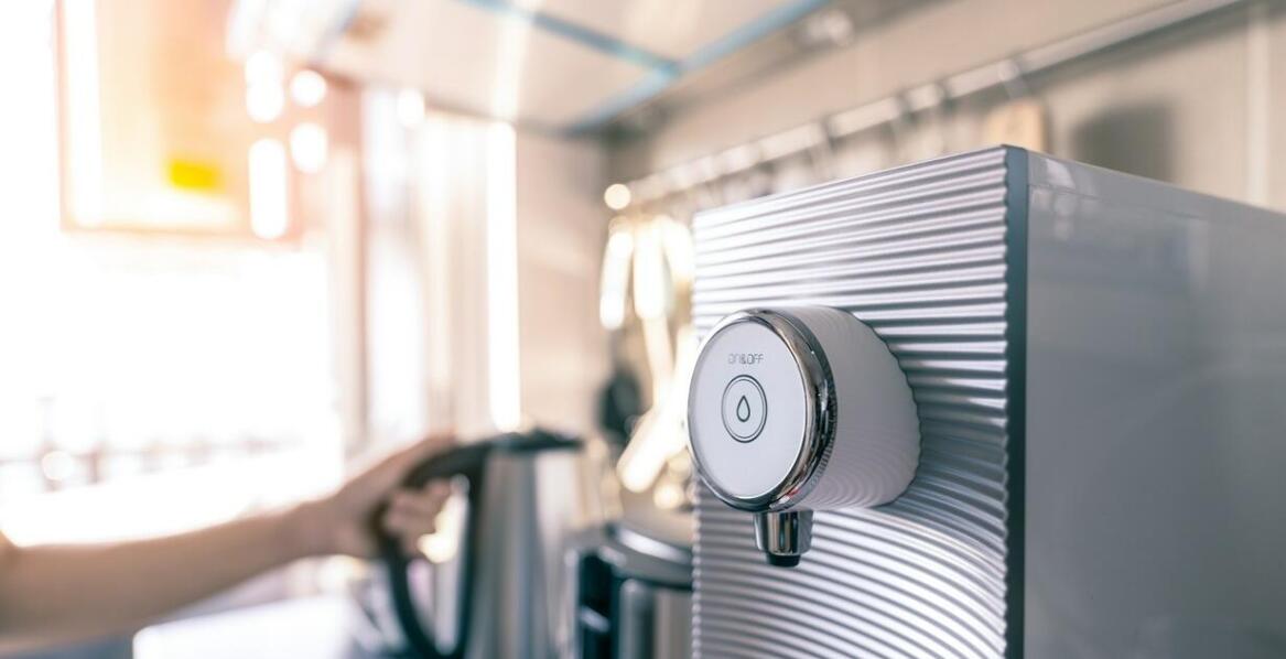 Jak demineralizator do wody poprawia smak i zapach wody?