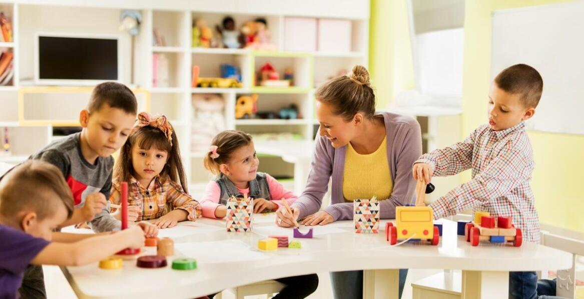 Integracja sensoryczna: jak wspiera rozwój dzieci w placówkach prywatnych