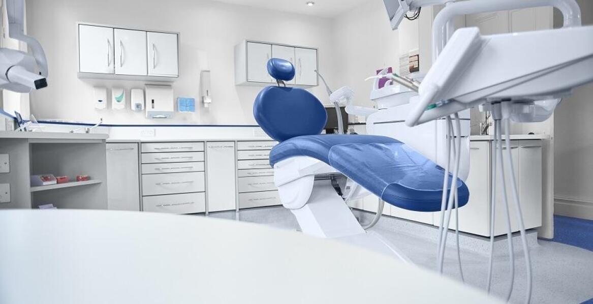 Zalety wyboru gabinetu stomatologicznego z wykwalifikowaną kadrą specjalistów