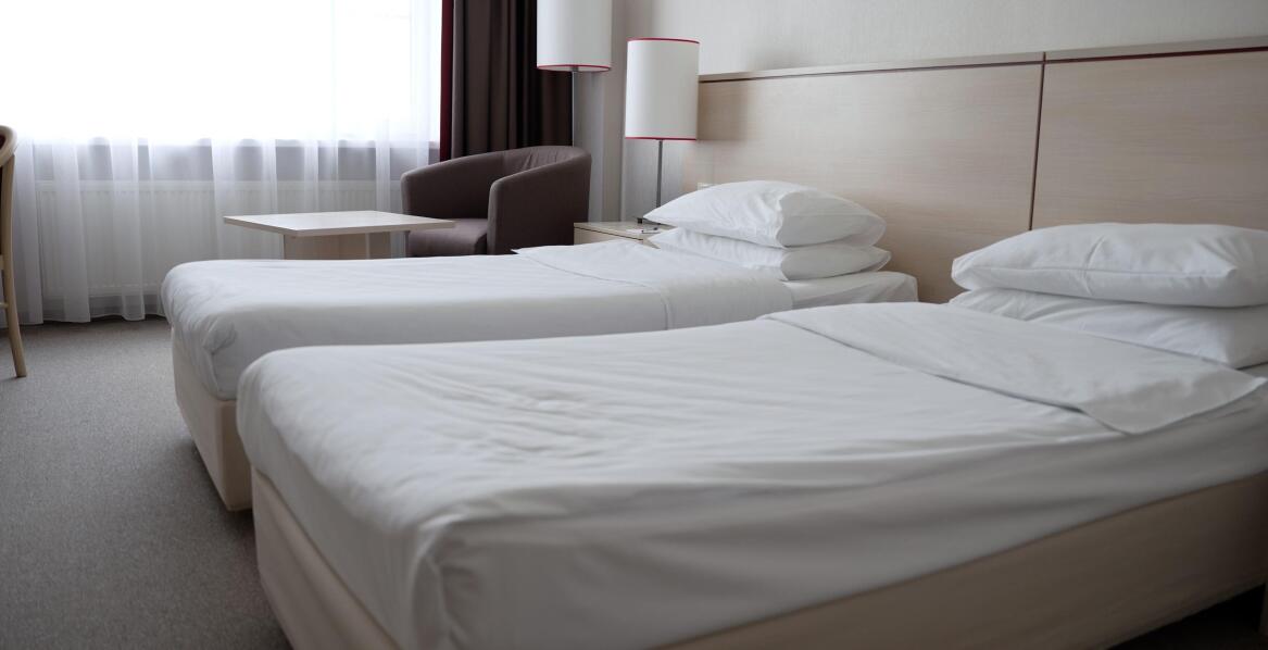 Jak personalizowane łóżka hotelowe mogą podnieść standard pokoju?