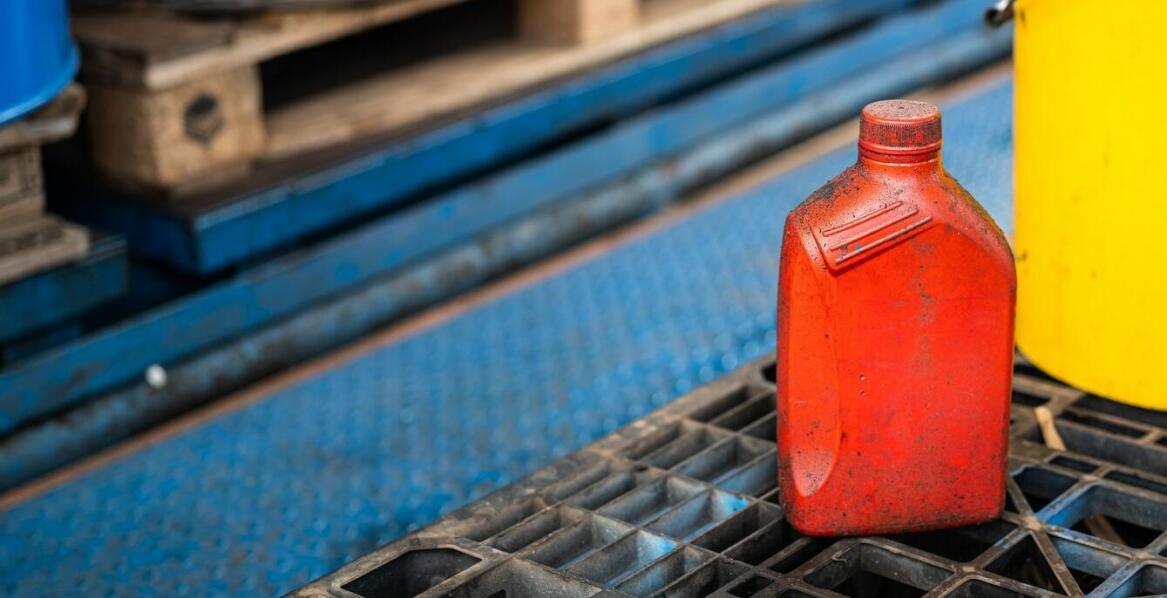 Wpływ jakości beczki plastikowej 50l na trwałość przechowywanych materiałów