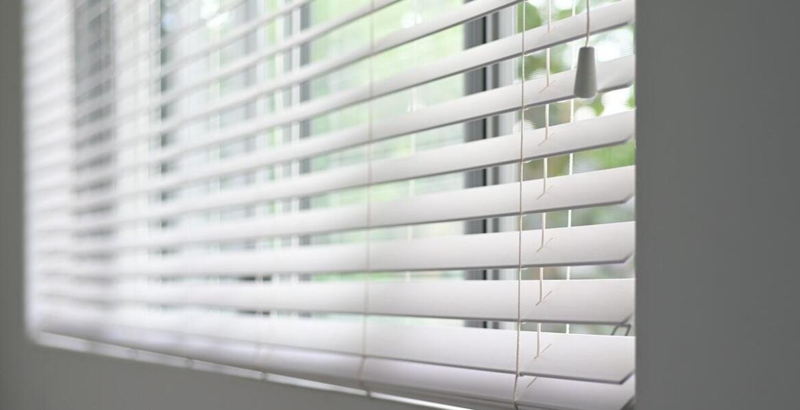 Żaluzje aluminiowe na wymiar – trwałość i nowoczesny wygląd