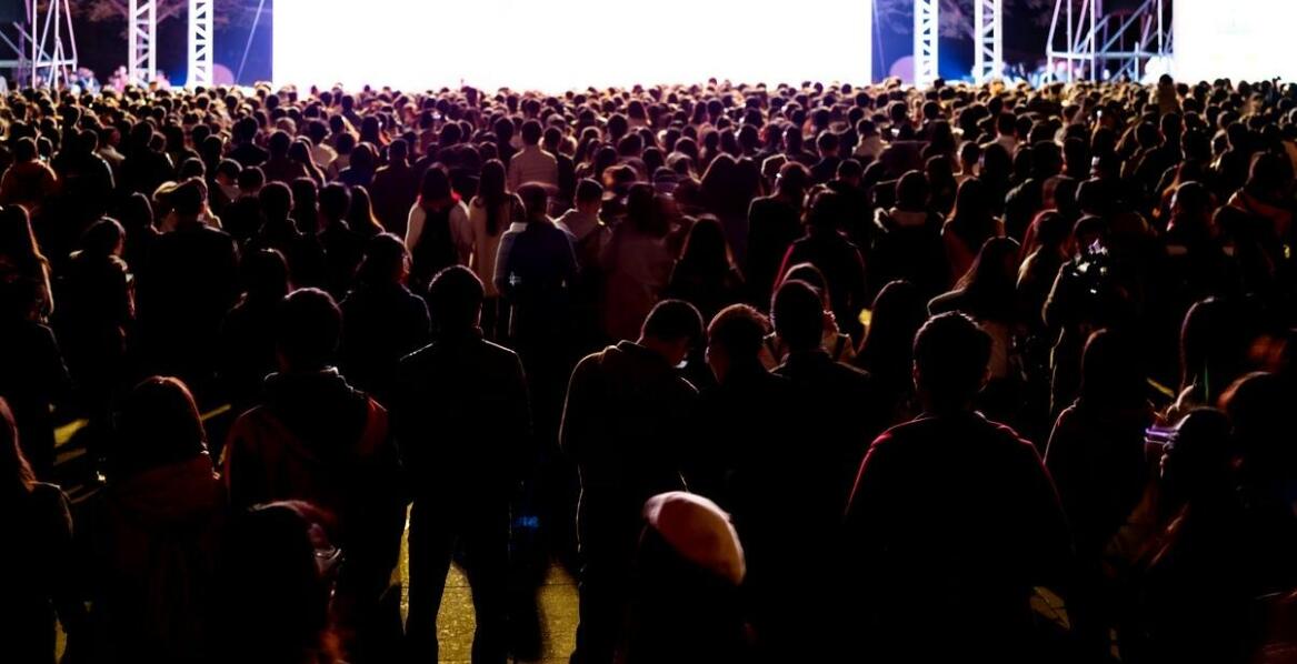 Jakie są najważniejsze aspekty bezpieczeństwa przy organizacji pokazów sztucznych ogni?