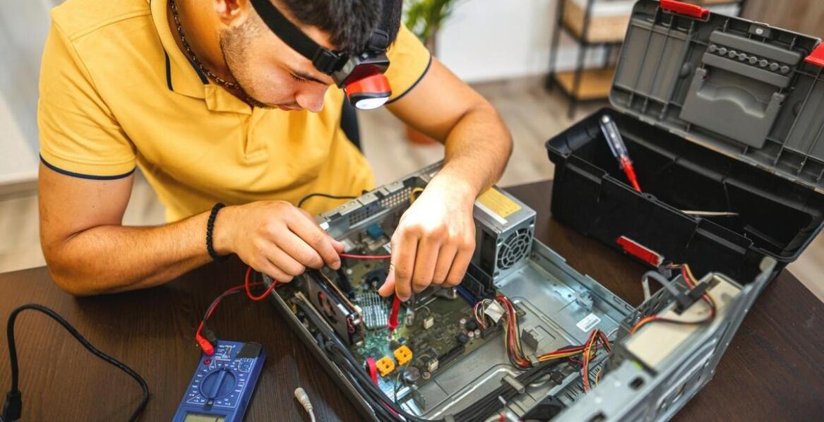 Rozwiązywanie problemów z przegrzewającym się sprzętem w serwisie komputerowym