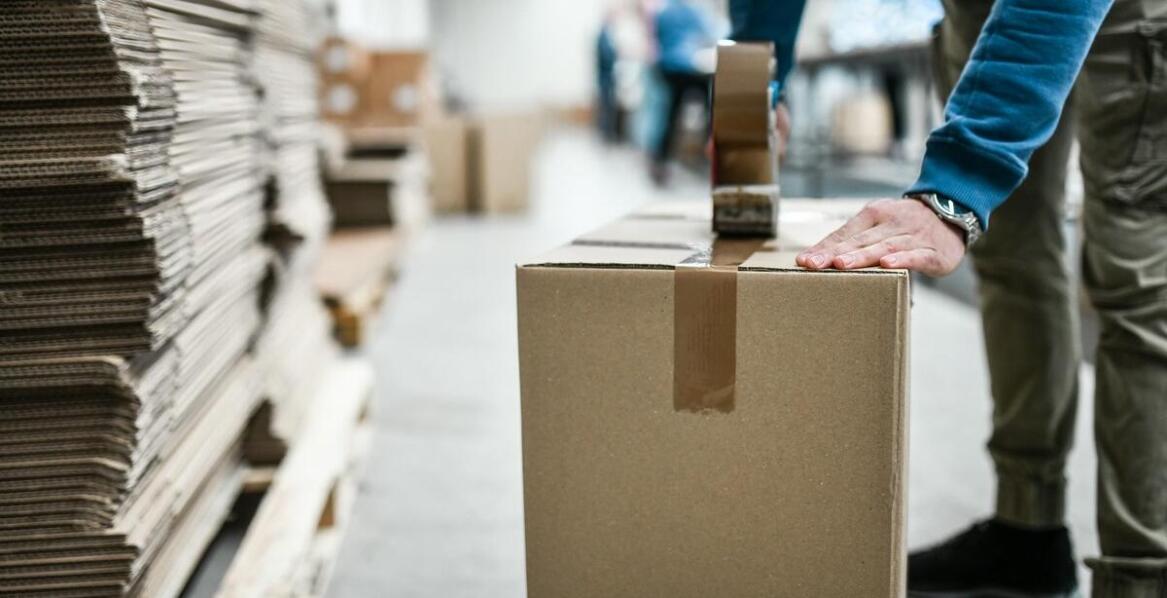 Wyzwania związane z transportem sprzętu elektronicznego przy przeprowadzce biura