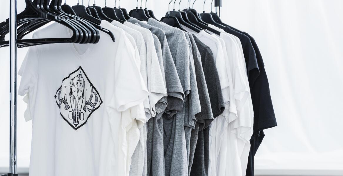 Jak tanie T-shirty outletowe wpływają na zróżnicowanie oferty sklepów?