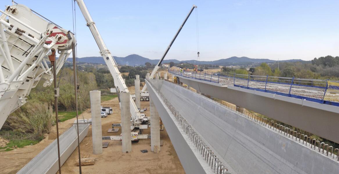 Kolejne kilometry nawierzchni zyskują standard trzypasmowy – sprawdź harmonogram prac.