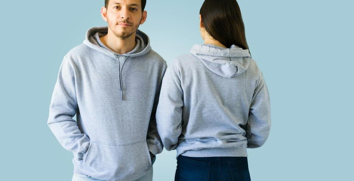 Personalizowane bluzy z nadrukiem – jak stworzyć unikalny design?