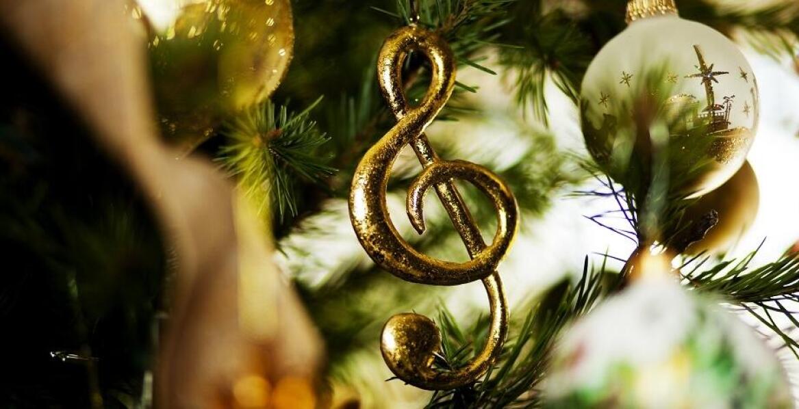 Zespoły muzyczne na świąteczne wydarzenia - jakie style sprawdzą się najlepiej?