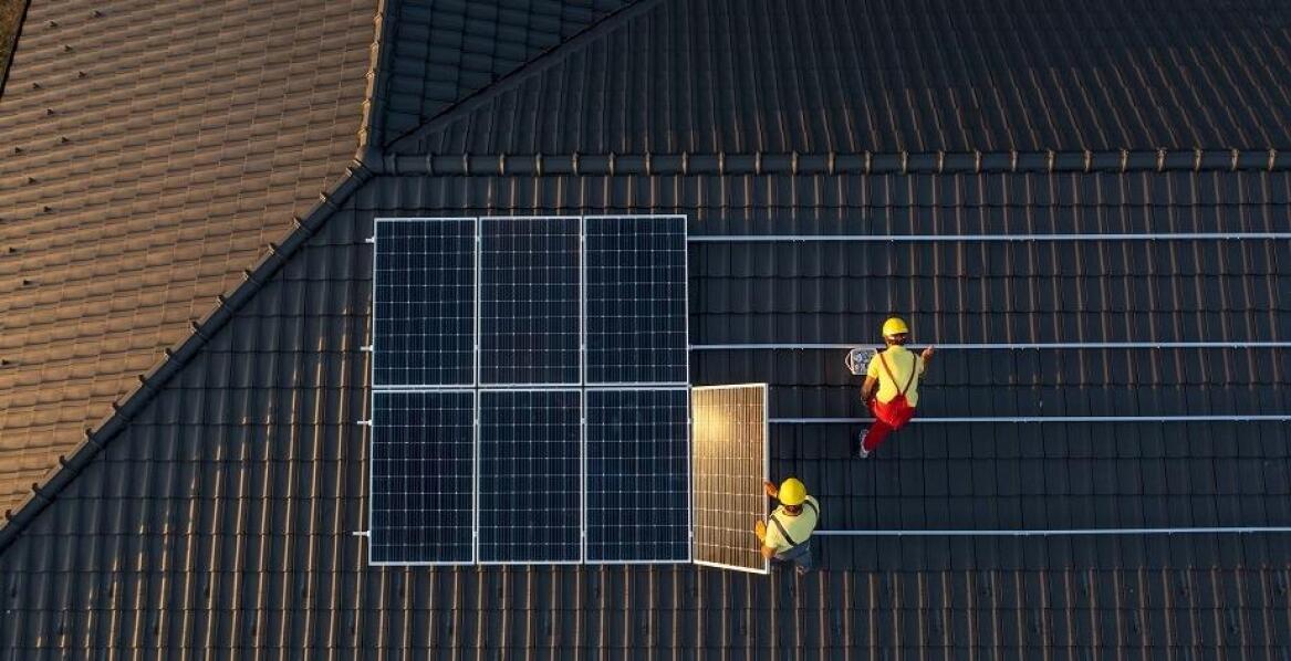 Jak przygotować się do montażu paneli słonecznych na dachu?