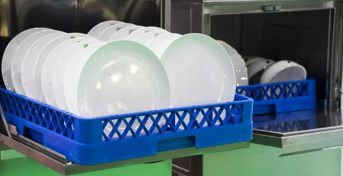 Znaczenie wysokiej jakości stołów do zmywarek w utrzymaniu czystości naczyń