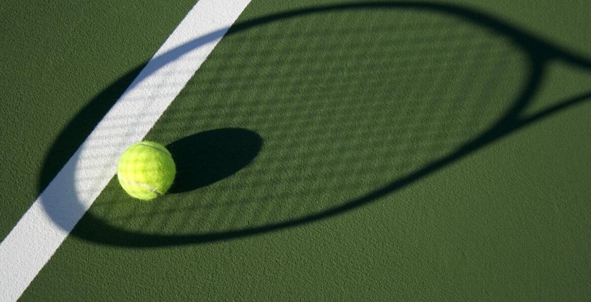 Jak korzystać z krytych kortów tenisowych przez cały rok?