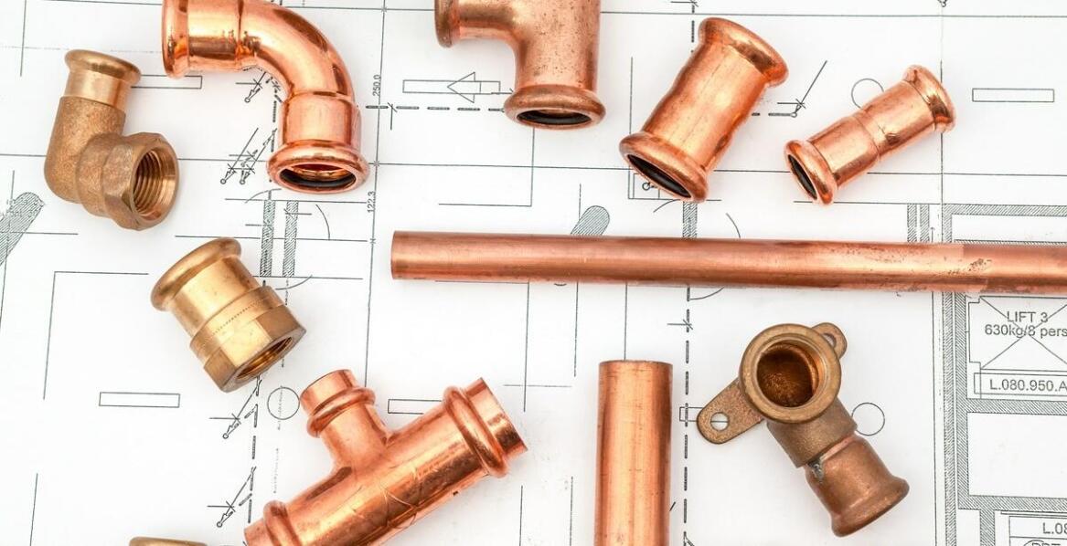 Kluczowe czynniki wpływające na wybór odpowiednich instalacji wodno-kanalizacyjnych