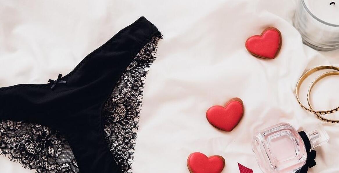 Seksowna bielizna damska: Klucz do zmysłowego uwodzenia w sypialni
