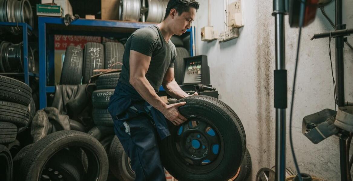 Jakie usługi wulkanizacyjne są dostępne dla aut osobowych w nagłych przypadkach?