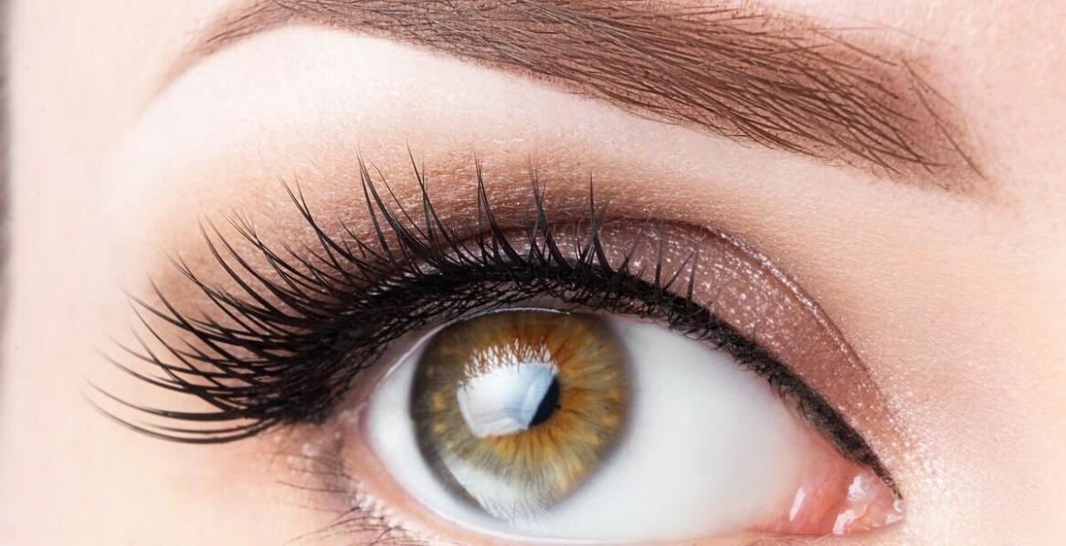 Stylizacja oka: Kompleksowe usługi z laminacją brwi na czele