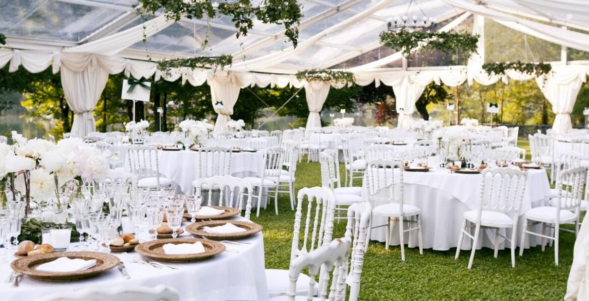 Rola wypożyczalni dekoracji w organizacji tematycznych przyjęć weselnych