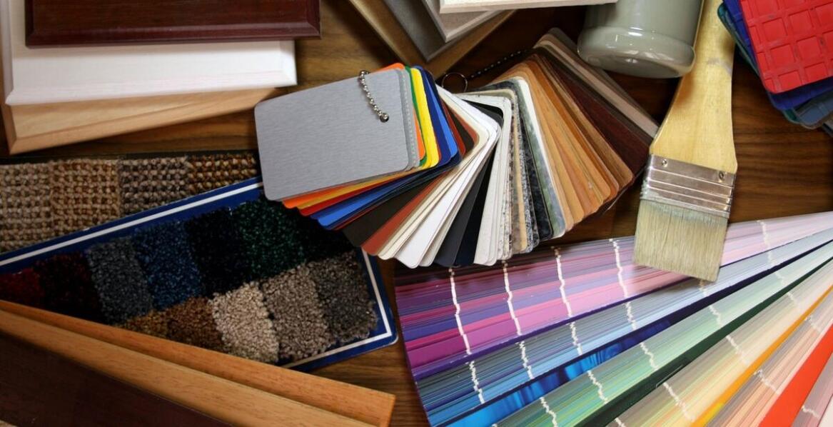 Porównanie wykończeń i materiałów w sofach